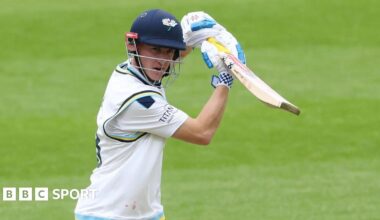 Harry Brook batting against Warwickshire