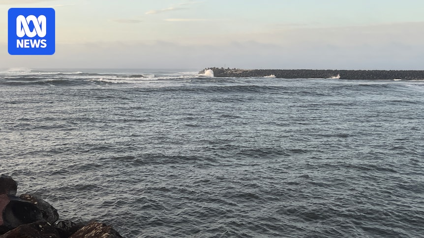 Three dead including two rescue volunteers after Ballina boating accident on NSW coast