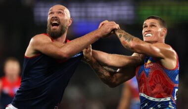 Dogs, Dees lock in final teams for important clash. Follow LIVE