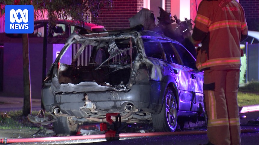 Two cars set alight, house damaged by arsonists at Braybrook in Melbourne's west