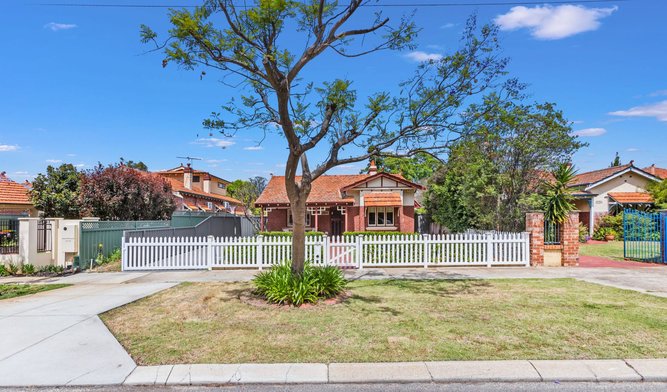 Fully renovated three bedroom, two bathroom 1927-built home in Mount Lawley sold for $975k in January 2021.