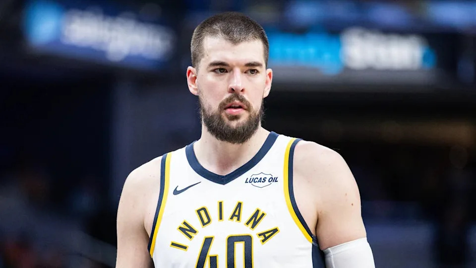 Indiana Pacers center Ivica Zubac against the Phoenix SunsTrevor Ruszkowski-Imagn Images