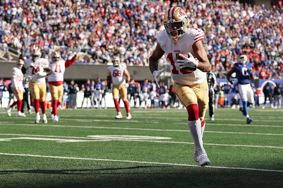 EAST RUTHERFORD, NEW JERSEY - NOVEMBER 02: Jauan Jennings #15 of the San Francisco 49ers runs for a touchdown against the New York Giants during the second quarter in the game at MetLife Stadium on November 02, 2025 in East Rutherford, New Jersey. (Photo by Sarah Stier/Getty Images)