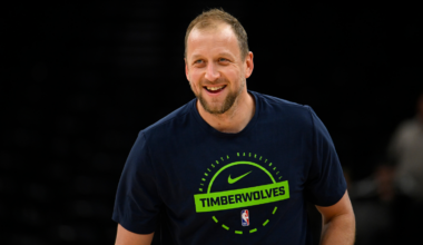 Ingles, Wolves steal home court off Nielsen's Spurs