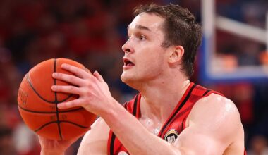 Sharpshooter keen to play with "legend"
