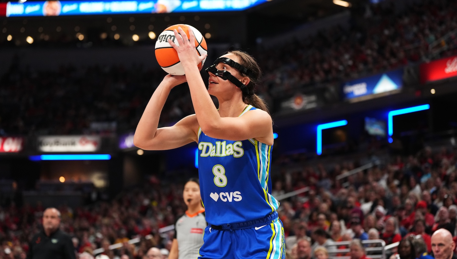 Smith wins Dallas debut as Maley's Mercury spoil rings