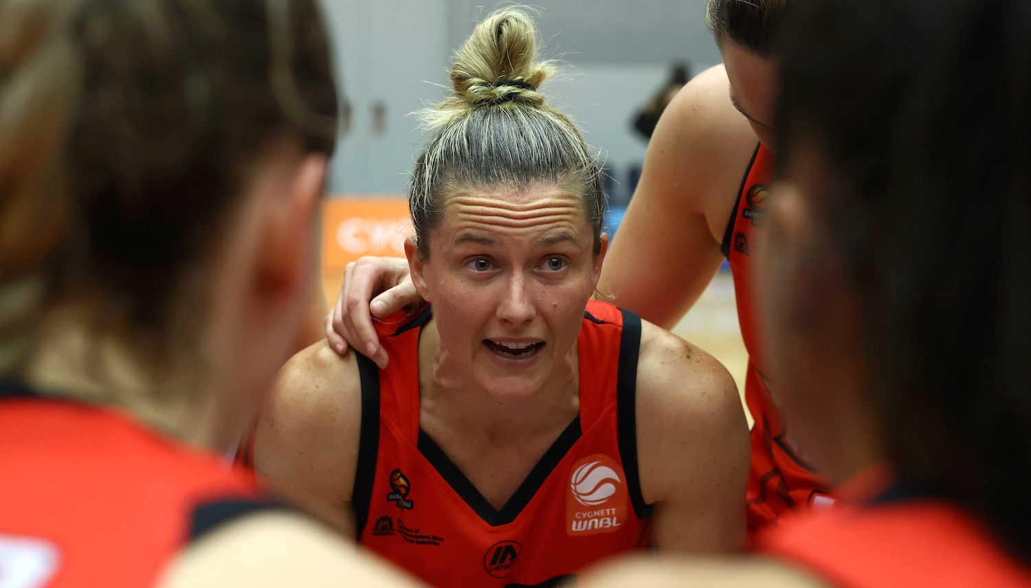 Lynx legend Whitcomb returns on two-year deal