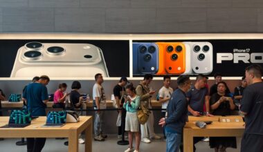 Apple iPhone 17 Sales Rise Amid Samsung Galaxy S26 Delay