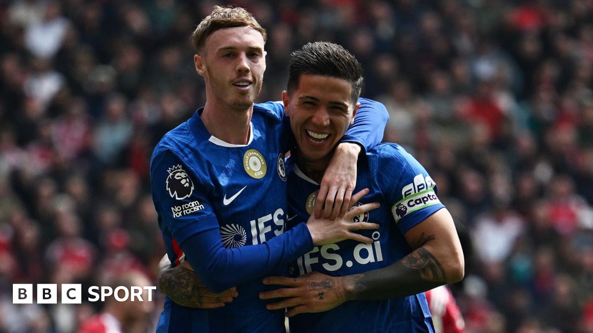 Cole Palmer celebrates Enzo Fernandez's equaliser by putting his arm around his teammate