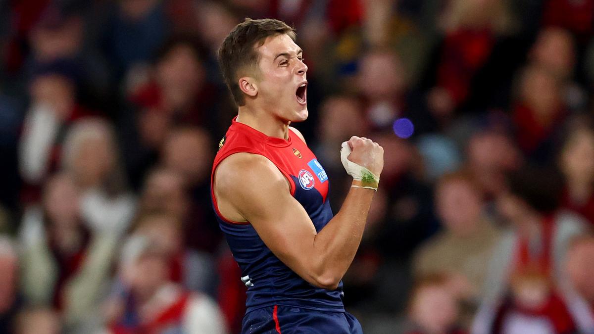 AFL live updates: West Coast Eagles aim to snap run of five straight losses against high-flying Melbourne