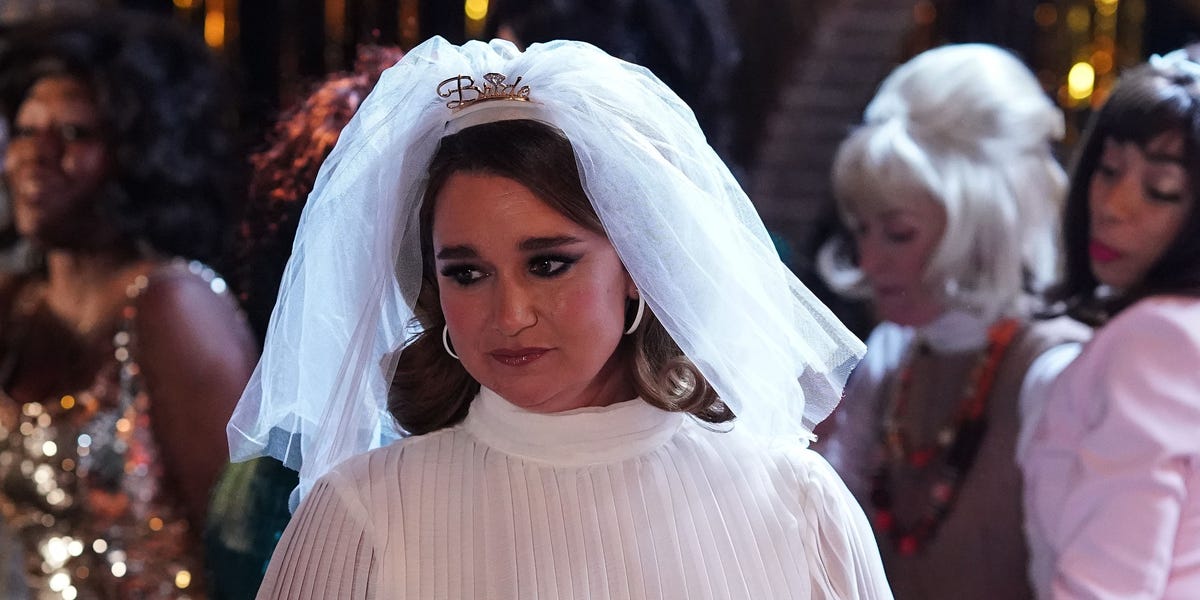 EastEnders star reveals who Vicki should choose in huge wedding story