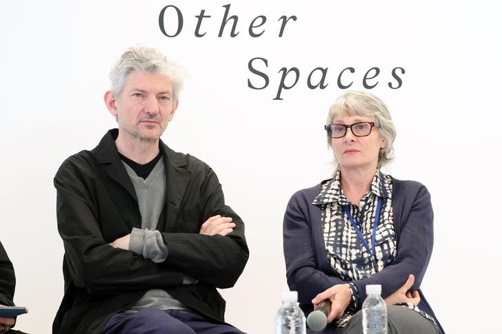 Andrea Lissoni,  artistic director of Haus der Kunst, and Marina Pugliese, director of MUDEC in Milan, speak during a press conference at the Leeum Museum of Art in Seoul, Wednesday. The two are co-curators of the international exhibition “Inside Other Spaces: Environments by Women Artists, 1956-1976.' Newsis