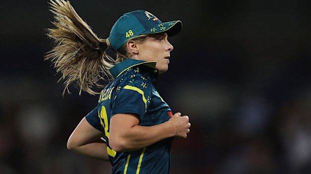 Sophie Molineux of Australia fields during game two of the Women's T20 International series between Australia and India.