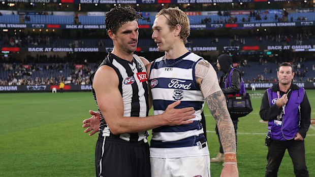 Scott Pendlebury of the Magpies and Tom Stewart of the Cats embrace.