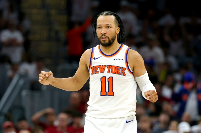 Knicks beat Cavaliers to reach brink of NBA Finals