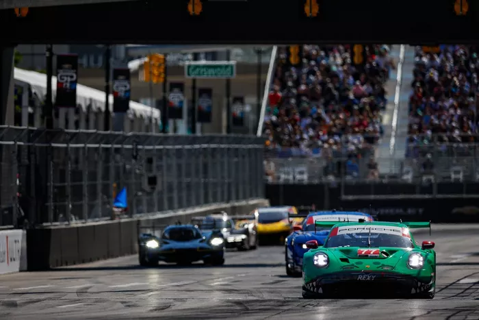 #77 AO Racing Porsche 911: Nick Tandy, Harry King
