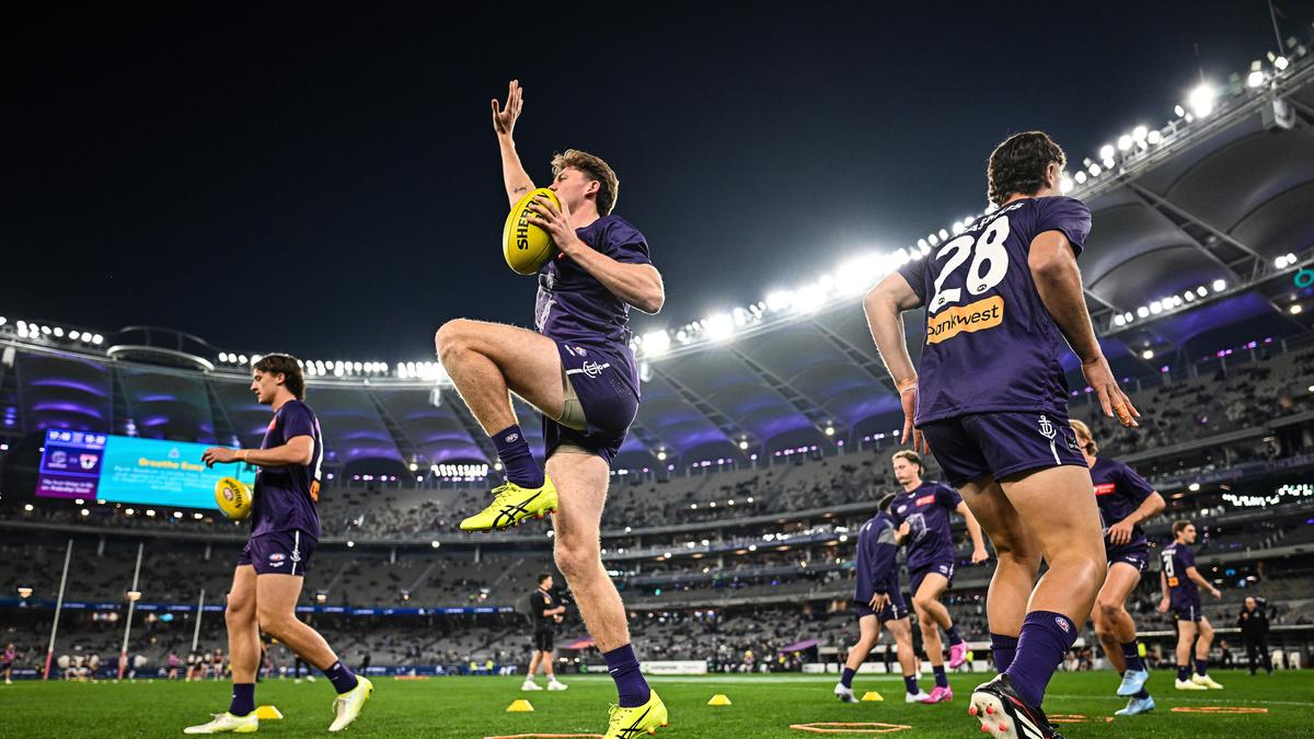 AFL live updates: Walyalup (Fremantle) Dockers go for record 10th win against Euro-Yroke (St Kilda)