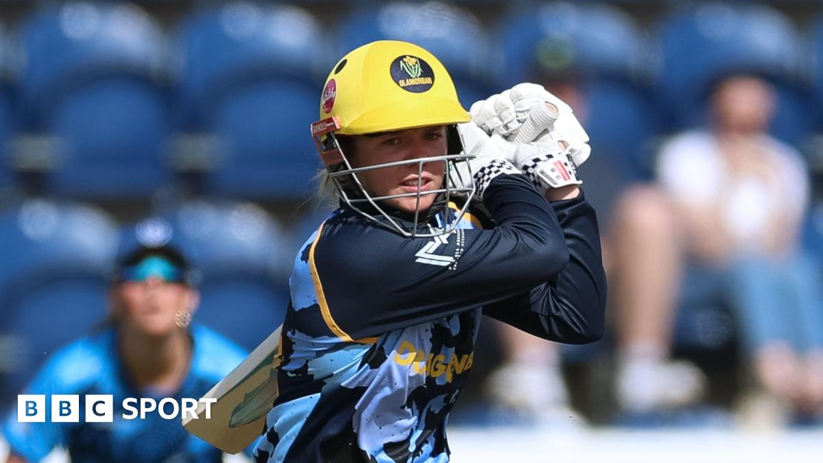 Daisy Jeanes batting