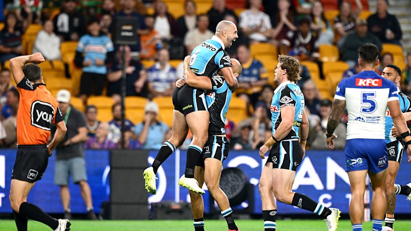 NRL LIVE updates: Sharks’ playmakers dominating Dogs in Magic Round opener