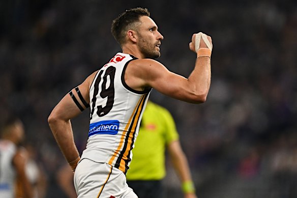 Jack Gunston’s six goals could not deny Fremantle from an eighth consecutive win.
