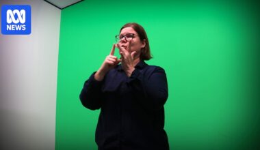 Australia's only daily Auslan news service by Deaf journalists to end