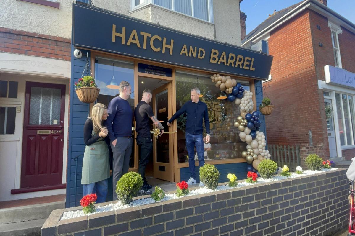 Former boxing champ cuts ribbon to open new café in Southampton