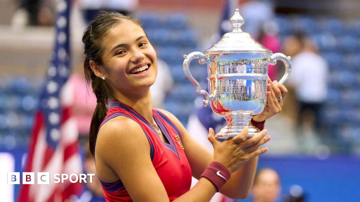 Emma Raducanu with the US Open trophy after her 2021 victory