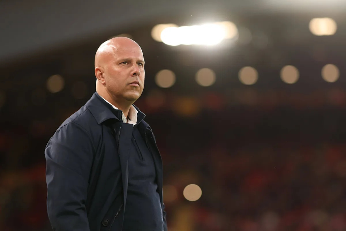 “The football has dropped off a cliff” – Arne Slot slammed by Liverpool legend