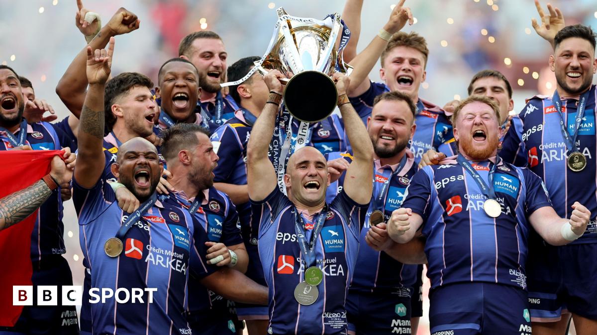 Maxime Lucu lifts the Investec Champions Cup trophy