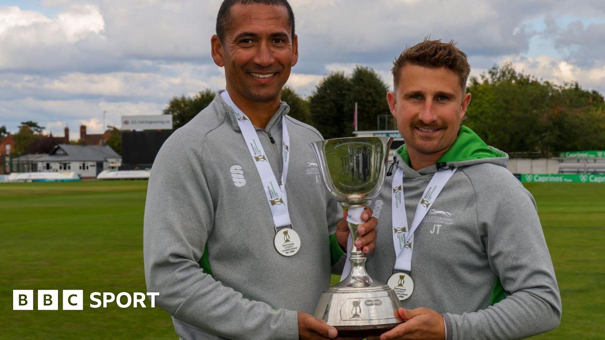 Leicestershire head coach Alfonso Thomas and assistant coach James Taylor hold the County Championship Division Two trophy