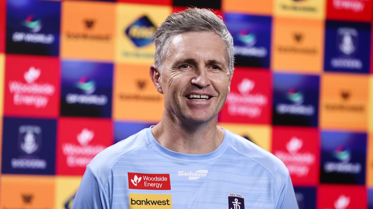 Walyalup (Fremantle) Dockers coach Justin Longmuir emphatically shuts down any links to Carlton vacancy