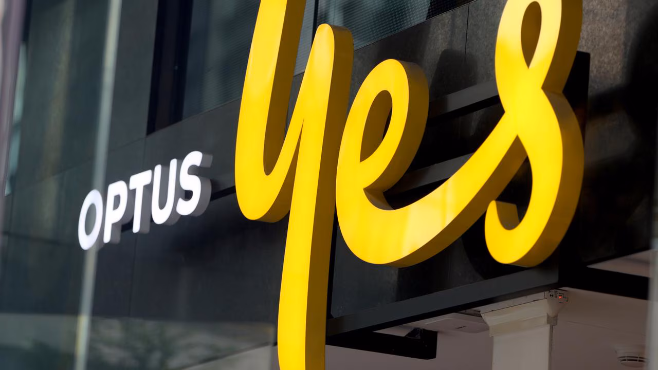 Optus outage in South Australia sparks police warning of triple-0 outage