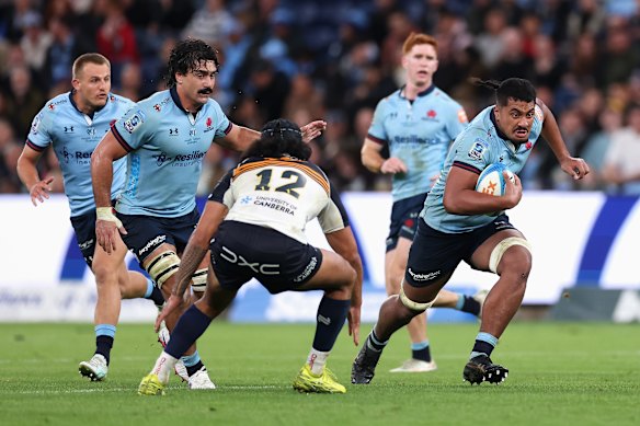Clem Halaholo of the Waratahs runs the ball 