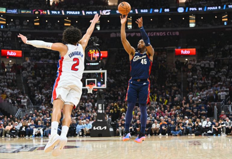 Donovan Mitchell in action.