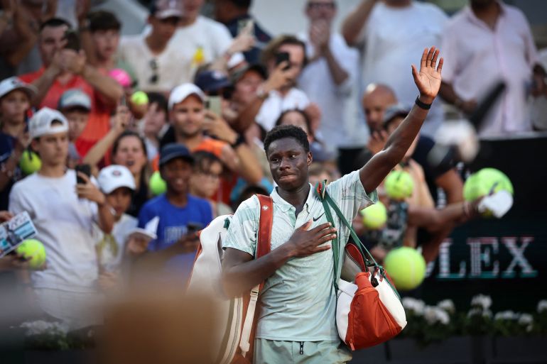 France's Moise Kouame waves to the crowd as he leaves the court at the end of his men's singles match against Chile's Alejandro Tabilo on day 7 of the French Open tennis tournament on Court Suzanne-Lenglen at the Roland-Garros Complex in Paris on May 30, 2026. (Photo by Anne-Christine POUJOULAT / AFP)