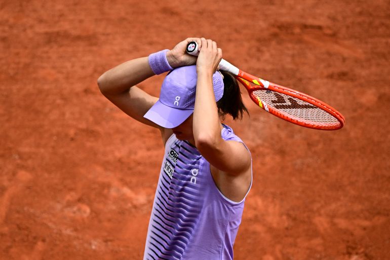 Poland's Iga Swiatek reacts as she plays against Ukraine's Marta Kostyuk during their women's singles match on day 8 of the French Open tennis tournament on Court Philippe-Chatrier at the Roland-Garros Complex in Paris on May 31, 2026. (Photo by JULIEN DE ROSA / AFP)