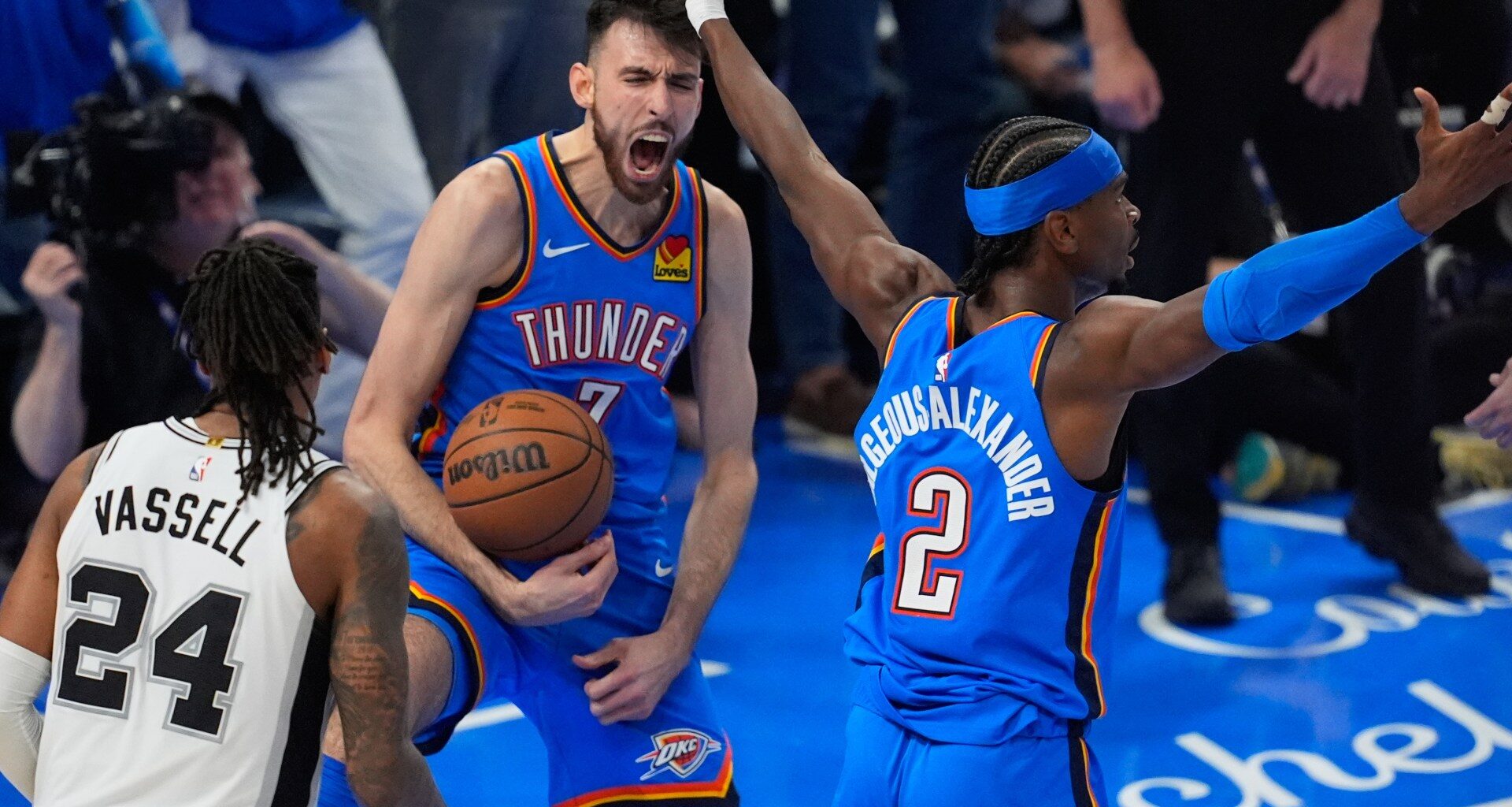 MVP Gilgeous-Alexander stars as Thunder level series with Spurs | Basketball