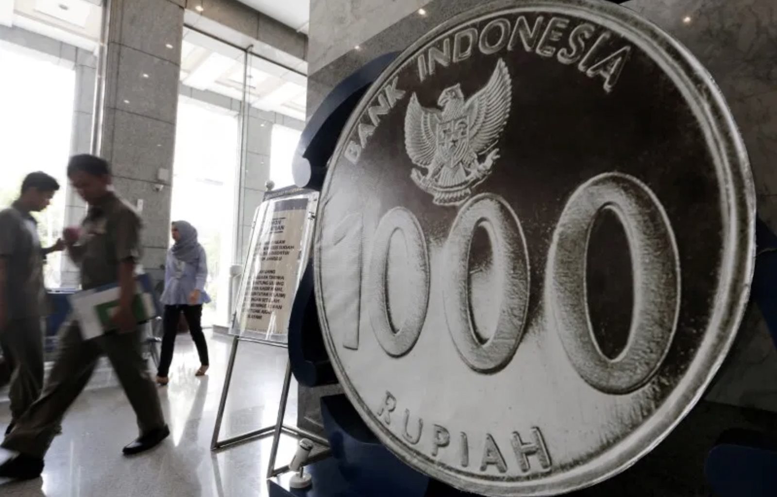 Rupiah rout stoking fears of a 1997 repeat in Indonesia