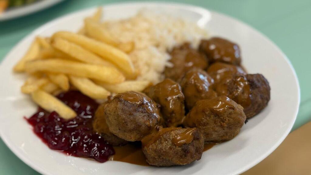The food at Ikea (Photo: Sapir Gordo) המסעדה הבשרית, לרעבים באמת