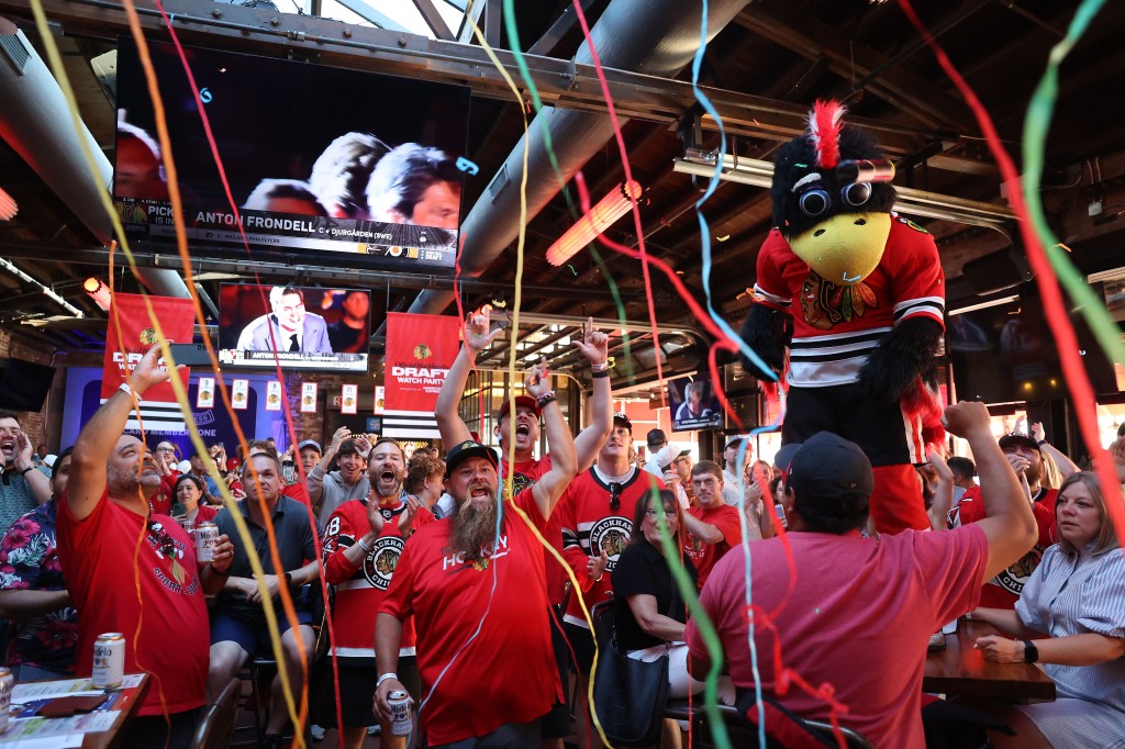 Chicago Blackhawks receive No. 4 pick