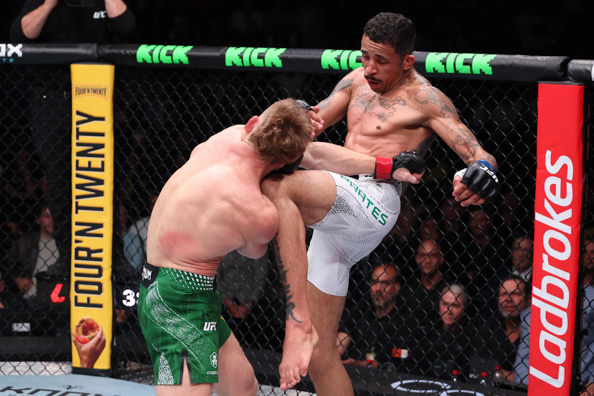 Carlos Prates hits JDM with knee at UFC Perth