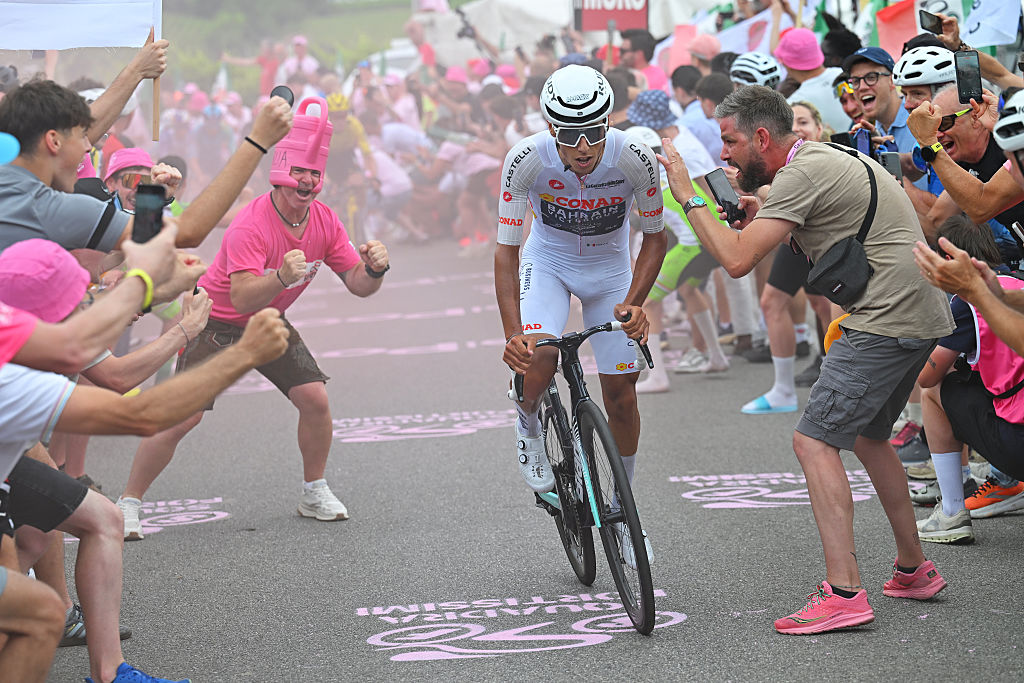 2026 Giro d'Italia stage 18: Afonso Eul&aacute;lio on the attack