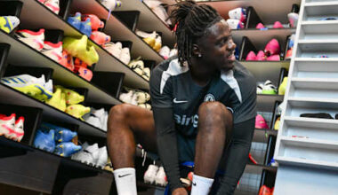 Training gallery: All set for Anfield | News | Official Site