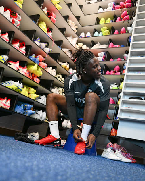 Training gallery: All set for Anfield | News | Official Site