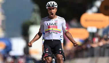Jhonatan Narvaez emphatically celebrating his stage win