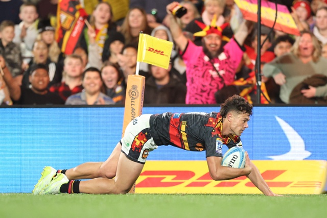Chiefs end Blues home final hopes with quality Hamilton victory