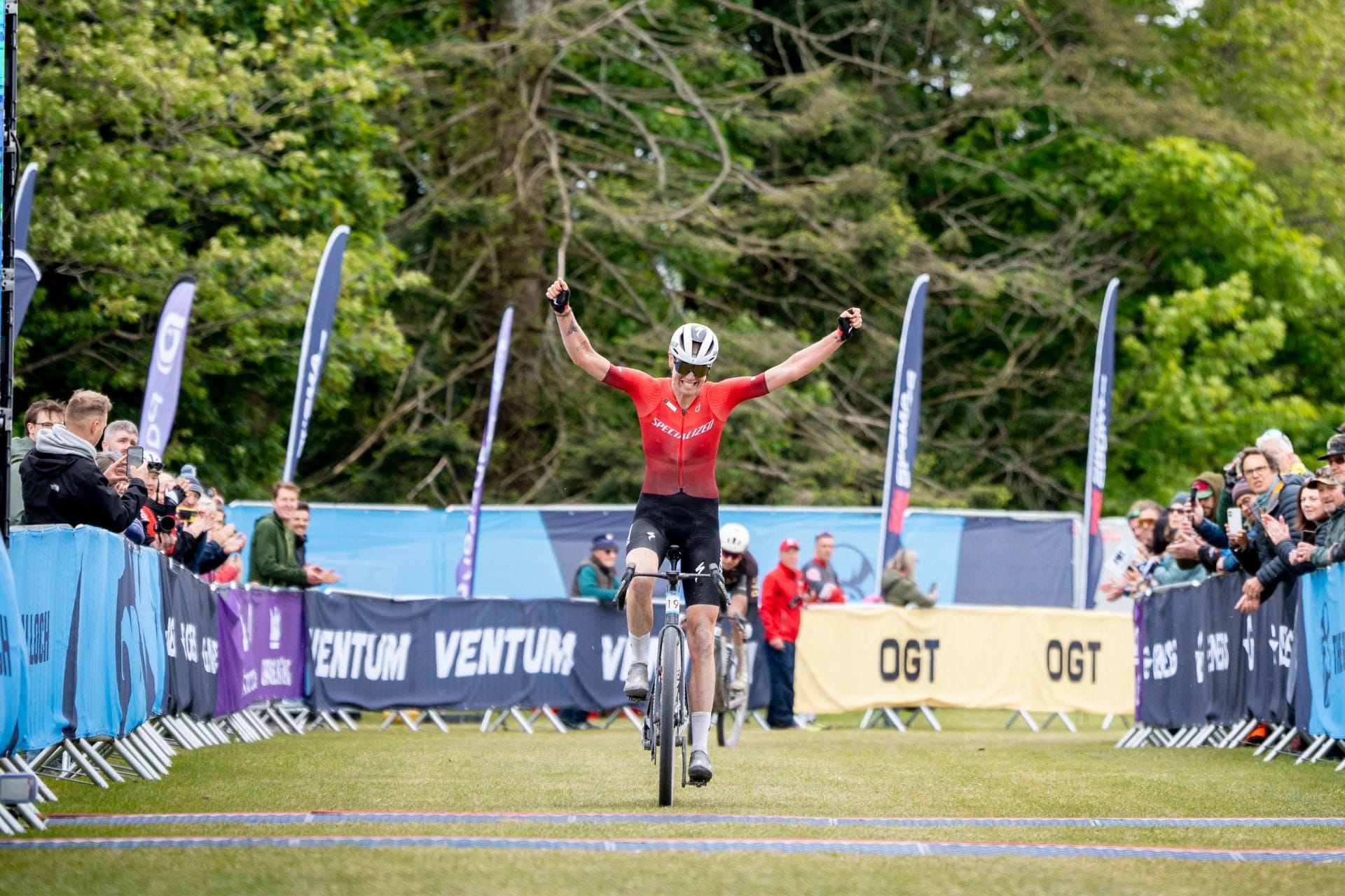 Spotted: Geerike Schreurs wins on unreleased Specialized Crux