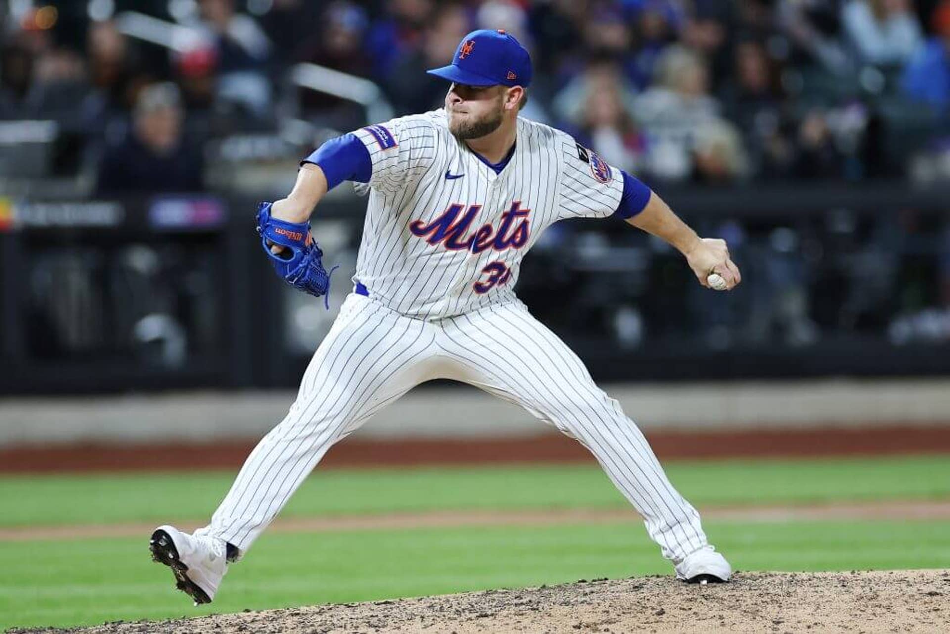 A.J. Minter (33) of the New York Mets in action against the St. Louis Cardinals at Citi Field on April 17, 2025.