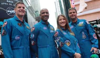 Astronauts who spent 10 days in space reveal 'weird' experience as they approached dark side of the Moon