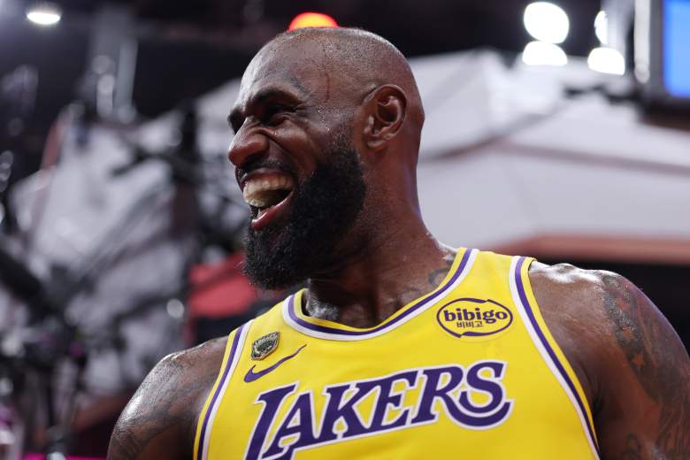 NBA World Reacts To LeBron James' Performance